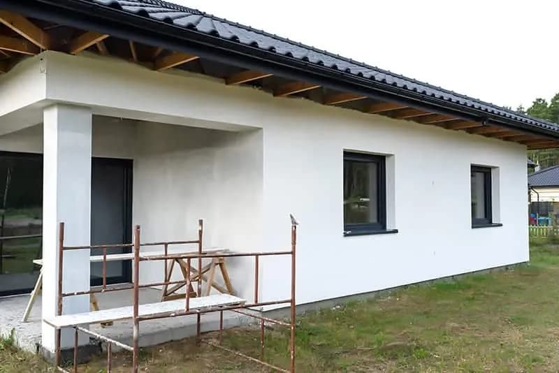 Tynk akrylowy czy silikatowy – wybierz najlepszy plaster na zanieczyszczenia Tynk akrylowy czy silikatowy – wybierz najlepszy plaster na zanieczyszczenia
