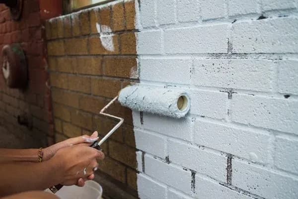 Jak namalować cegłę na ścianie – uniknij najczęstszych błędów Jak namalować cegłę na ścianie – uniknij najczęstszych błędów