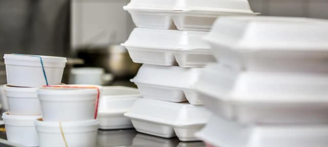Gdzie wyrzucić styropian z opakowań, aby uniknąć problemów z recyklingiem? Gdzie wyrzucić styropian z opakowań, aby uniknąć problemów z recyklingiem?