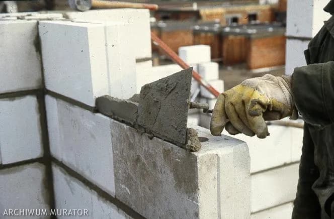 Ile litrów zaprawy murarskiej z worka 25 kg? Sprawdź ważne informacje Ile litrów zaprawy murarskiej z worka 25 kg? Sprawdź ważne informacje